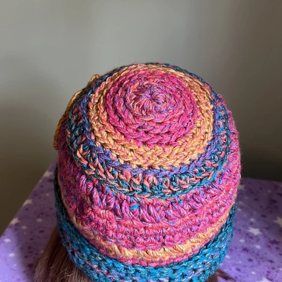 Crochet flower adjustable rolled rim acrylic yarn medium new - Picture 5 of 7